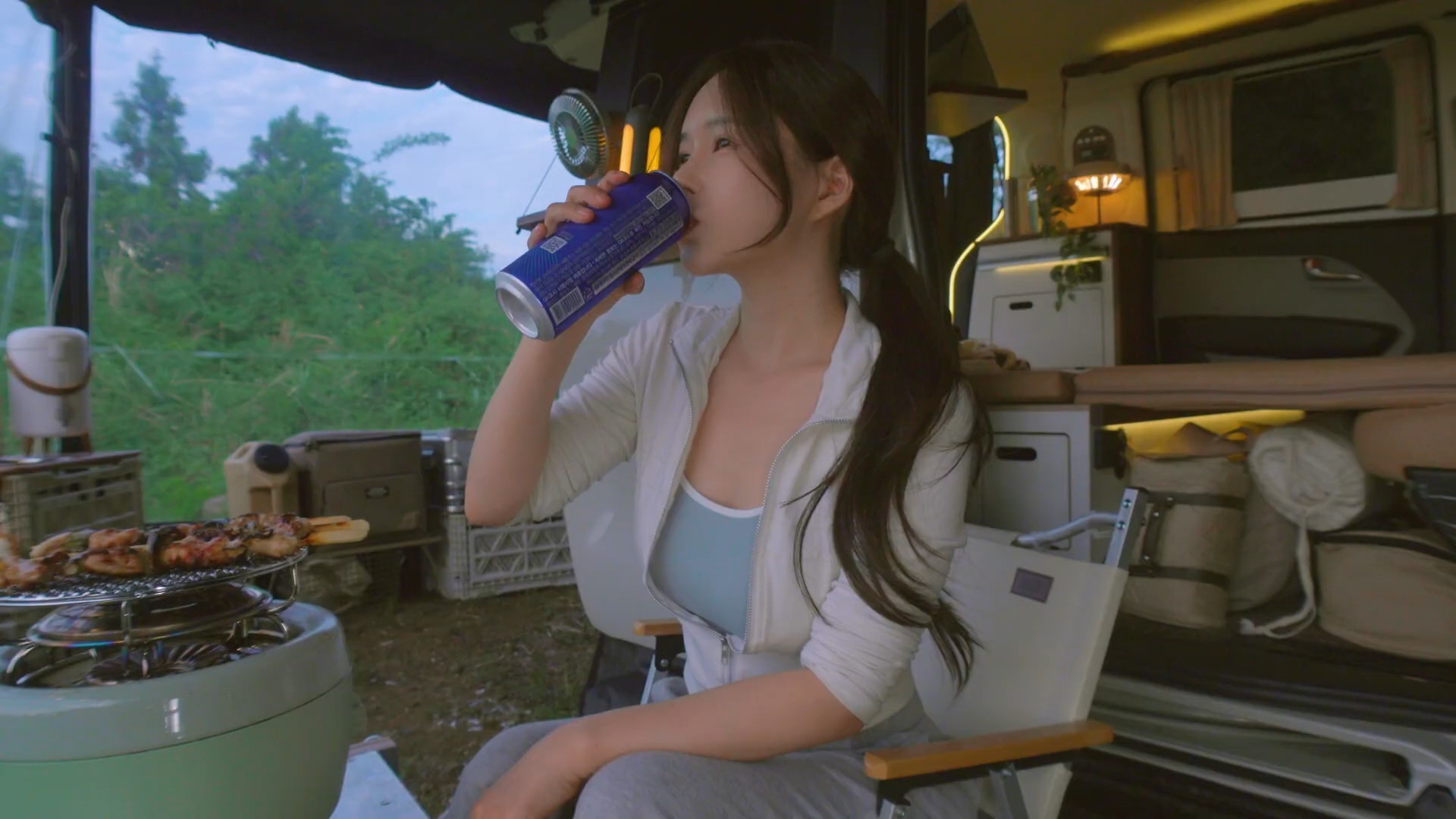 国台办：决不允许有人一边在大陆赚钱 一边支持“台独”分裂活动